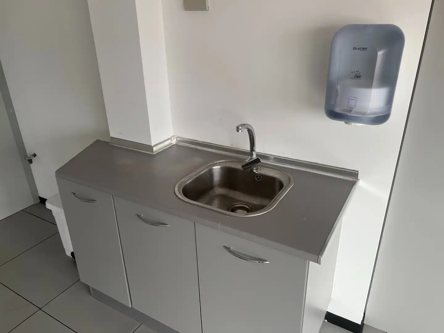 Kitchen of Office for rent in Madrid  with Air Conditioner, Heating and Furnished