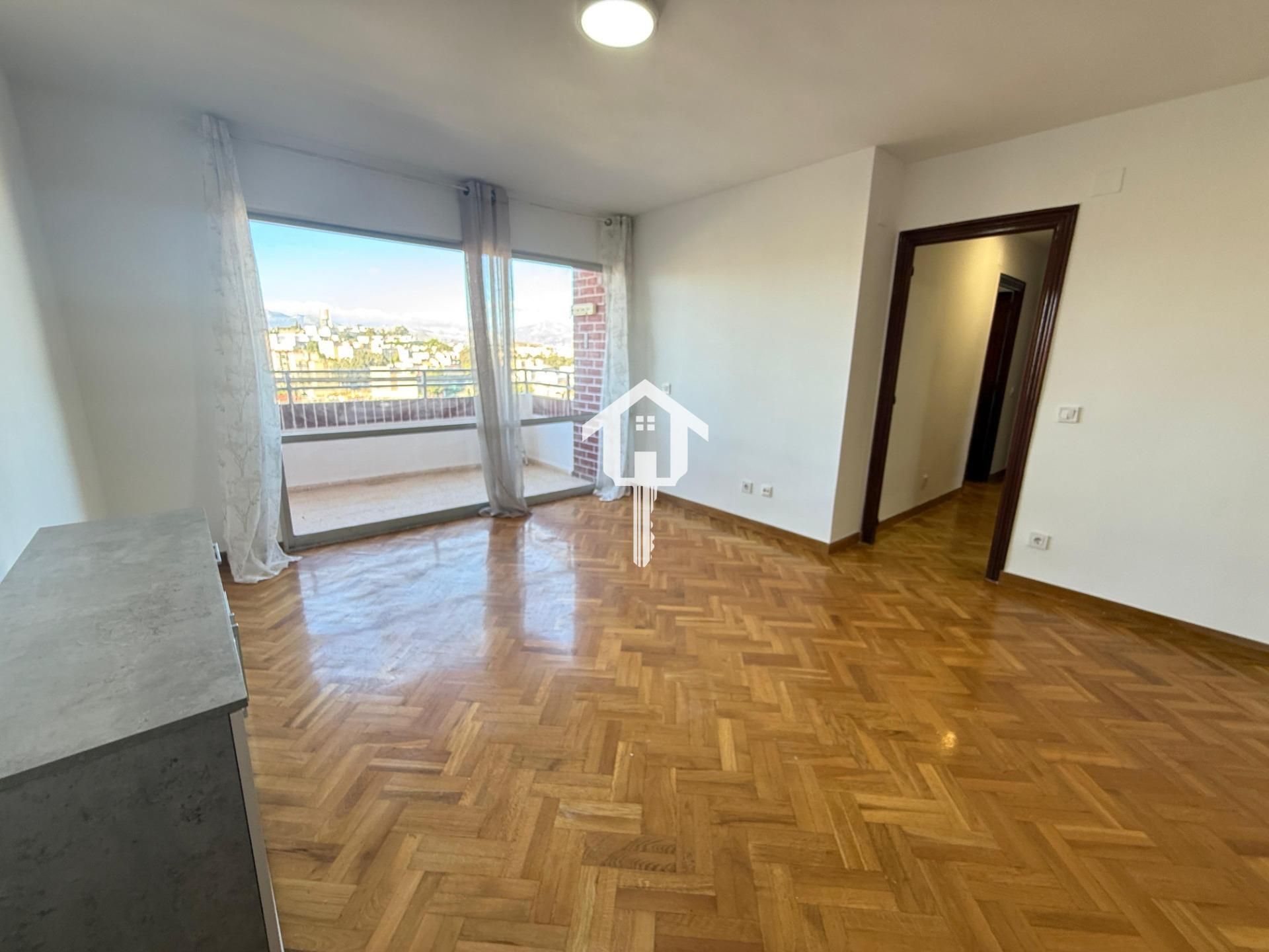 Dormitori de Pis en venda en Alicante / Alacant amb Terrassa, Moblat i Balcó