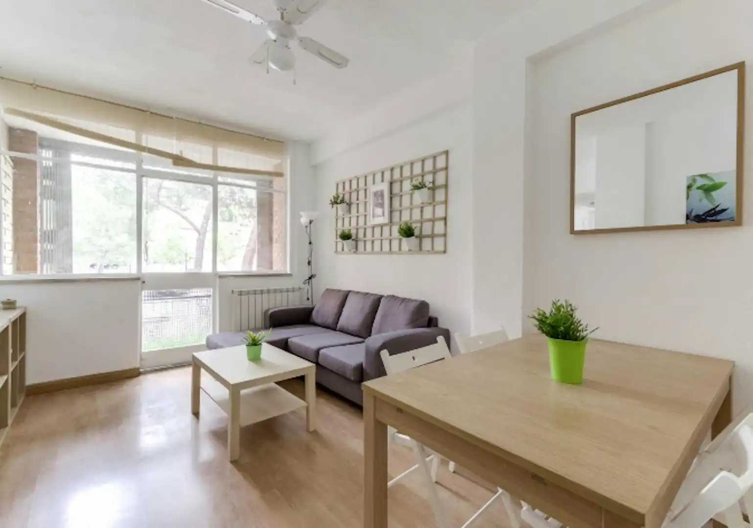 Living room of Flat for rent in Madrid  with Heating, Furnished and Washing machine