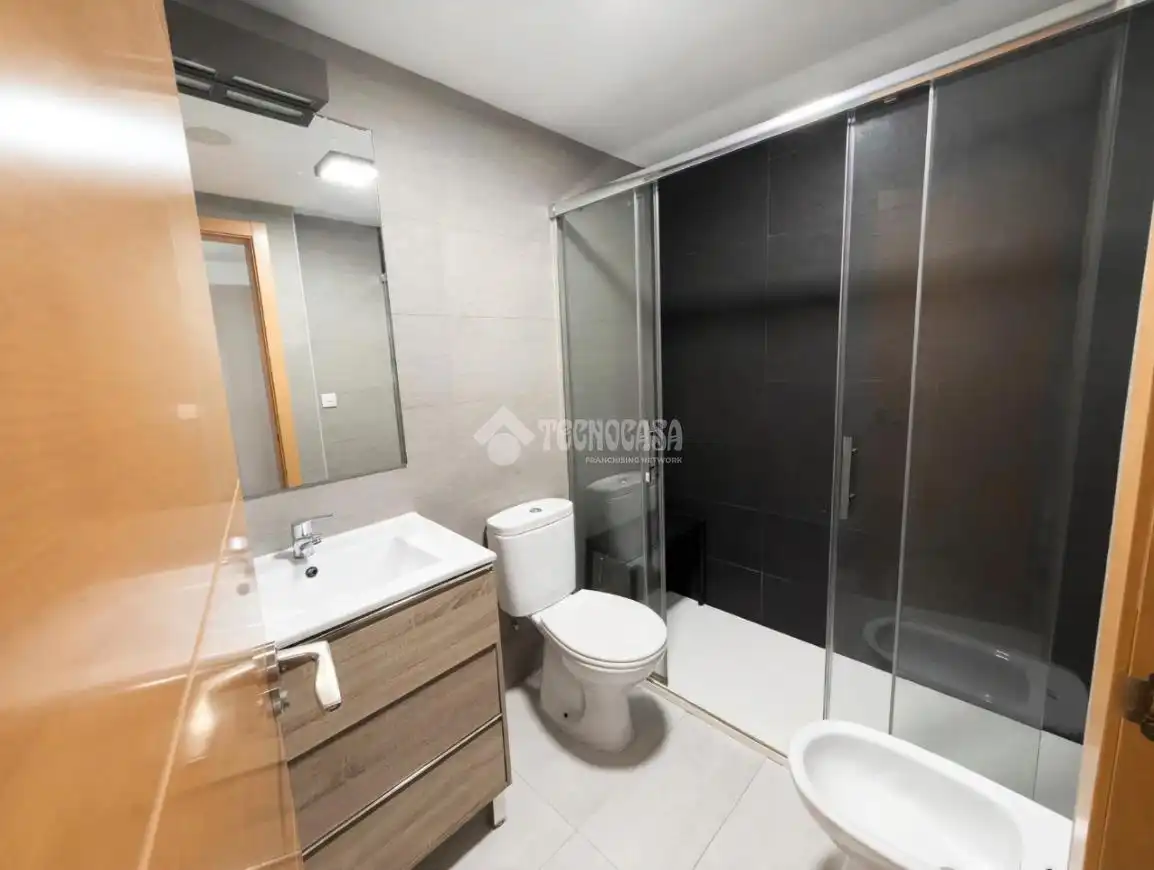 Baño de Piso en venta en Ontígola con Aire acondicionado, Calefacción y Terraza