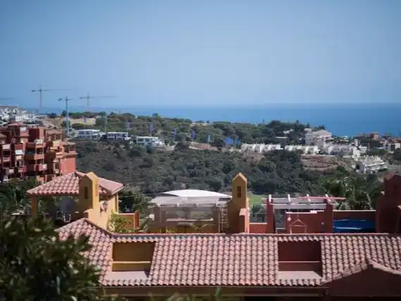 Vista exterior de Pis de lloguer en Marbella amb Aire condicionat, Piscina i Balcó