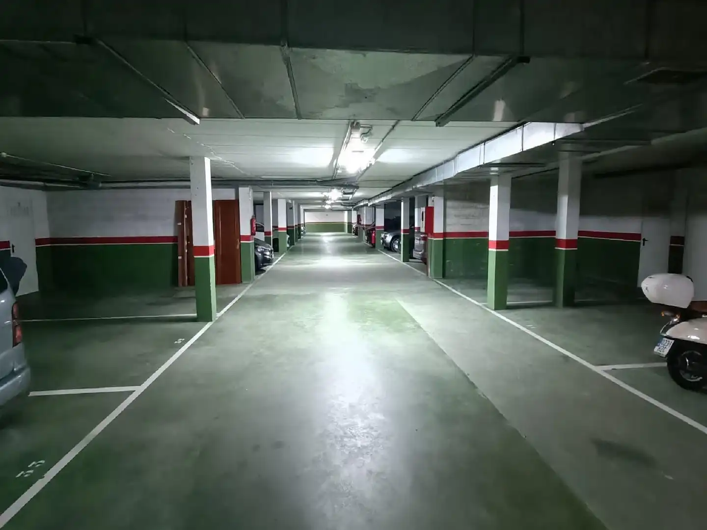 Parking de Piso en venta en Santander con Trastero y Piscina comunitaria