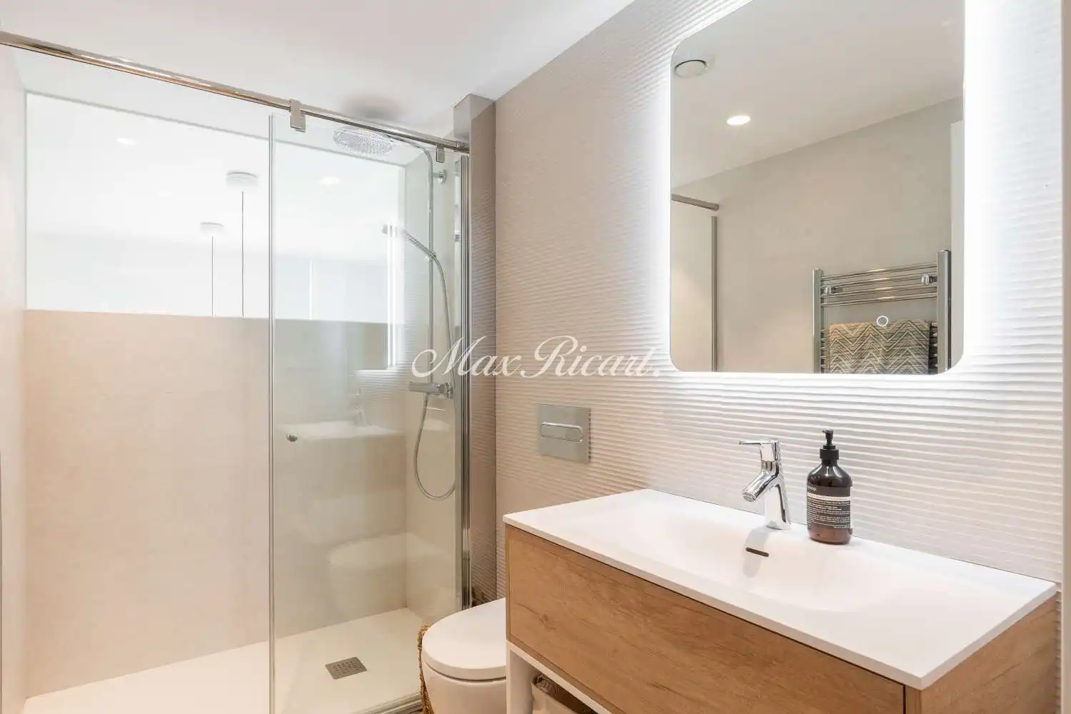 Bathroom of Flat for sale in Barcelona  with Air Conditioner, Terrace and Swimming Pool