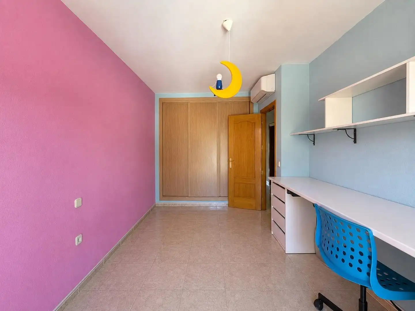 Dormitori de Casa adosada en venda en San Martín de la Vega amb Aire condicionat, Calefacció i Moblat