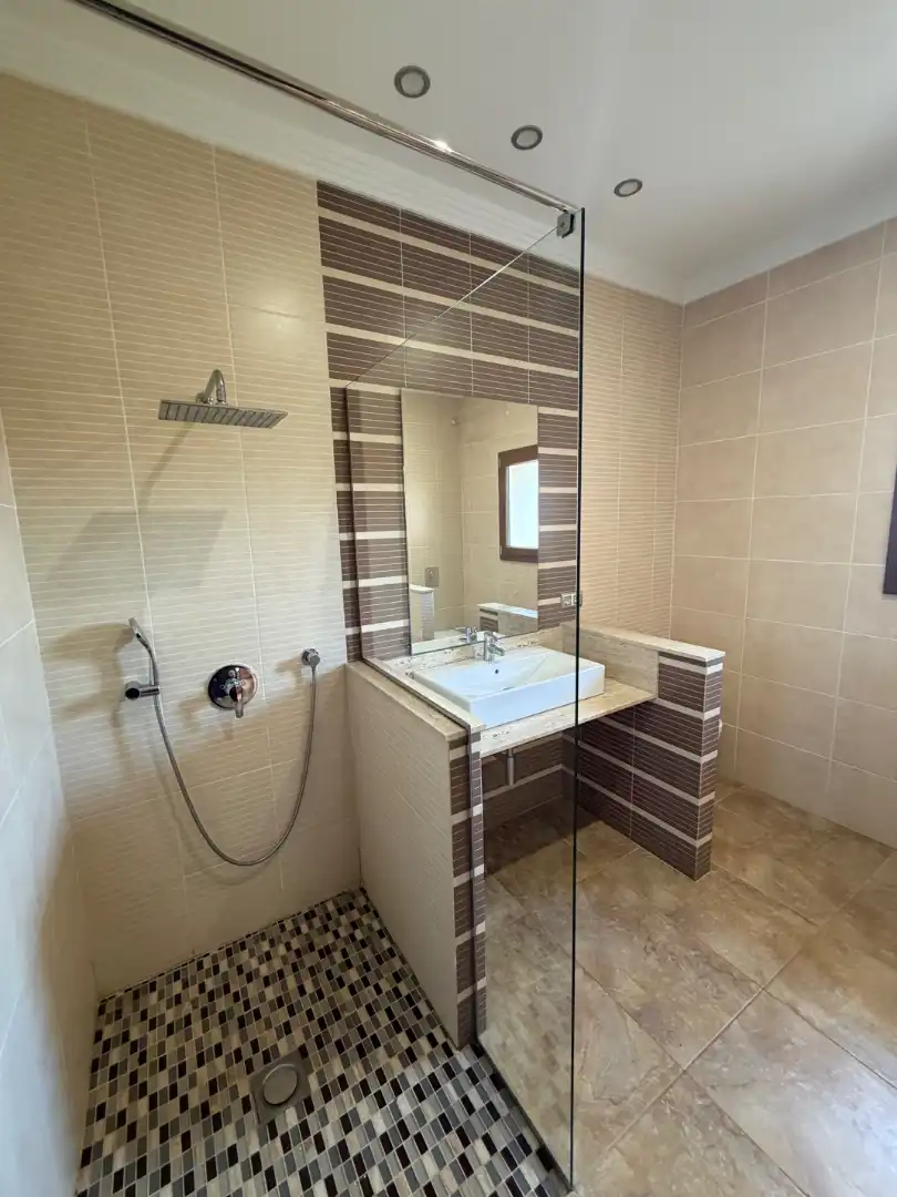 Baño de Finca rústica de alquiler en Manacor con Aire acondicionado, Calefacción y Jardín privado