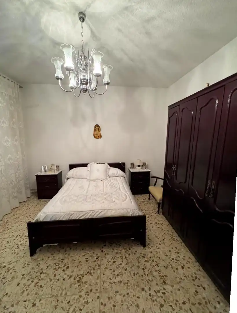 Habitación de Casa adosada en venta en Puertollano con Jardín privado, Trastero y Amueblado