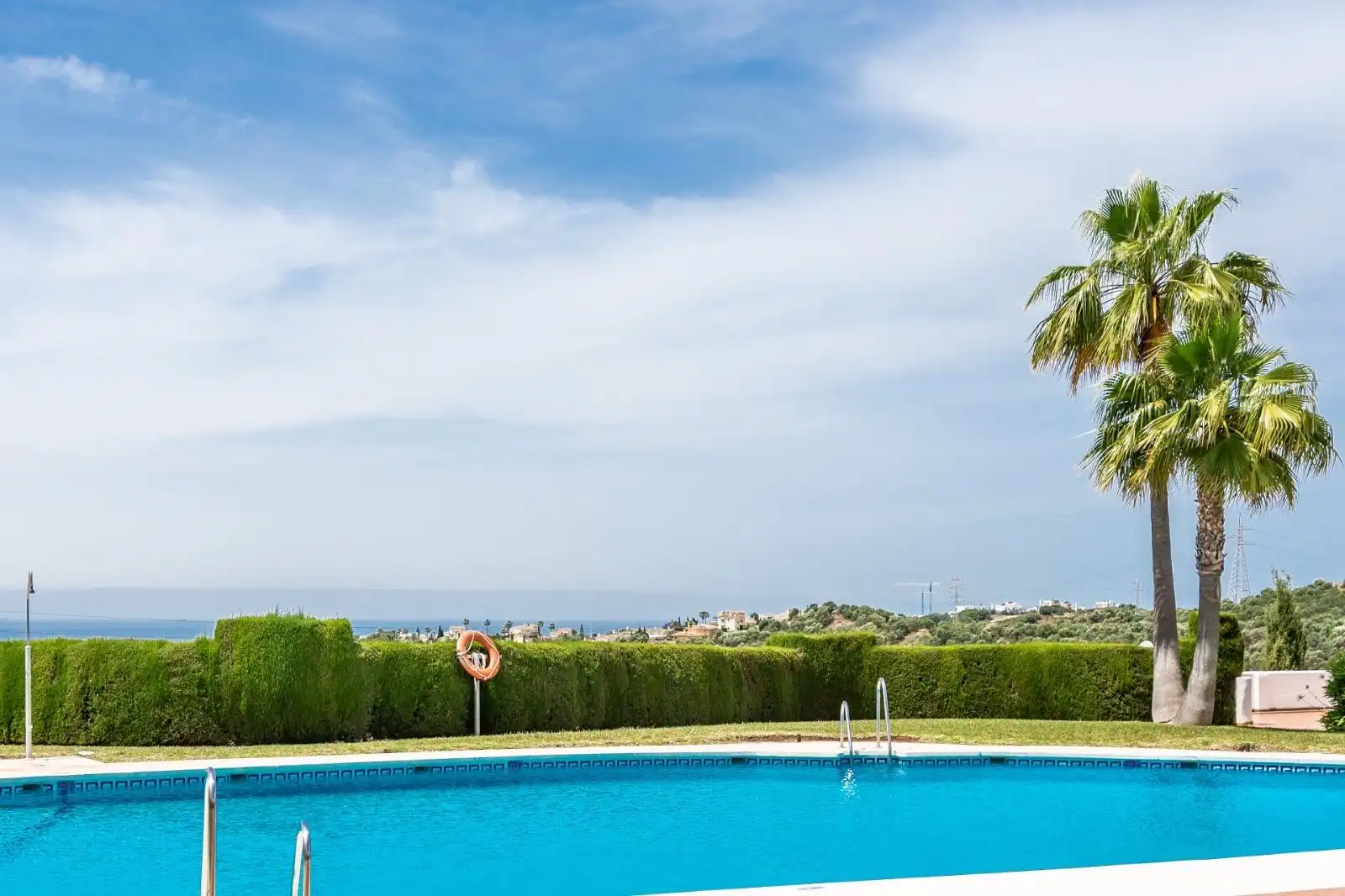 Piscina de Casa adosada en venda en Mijas amb Jardí privat, Terrassa i Traster