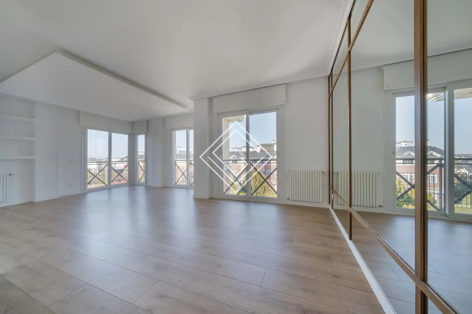 Schlafzimmer von Dachboden zum Verkauf in Madrid mit Klimaanlage, Heizung und Terrasse