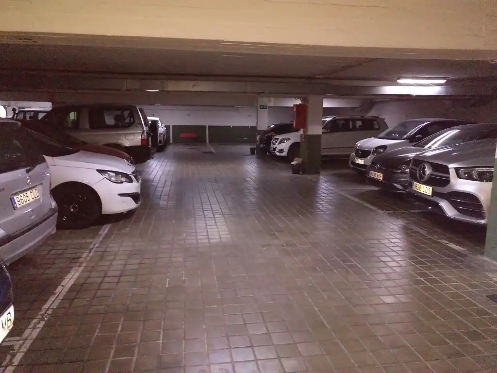 Einzelparkplatz zum Verkauf in Calle Meléndez Valdés, imagen 2