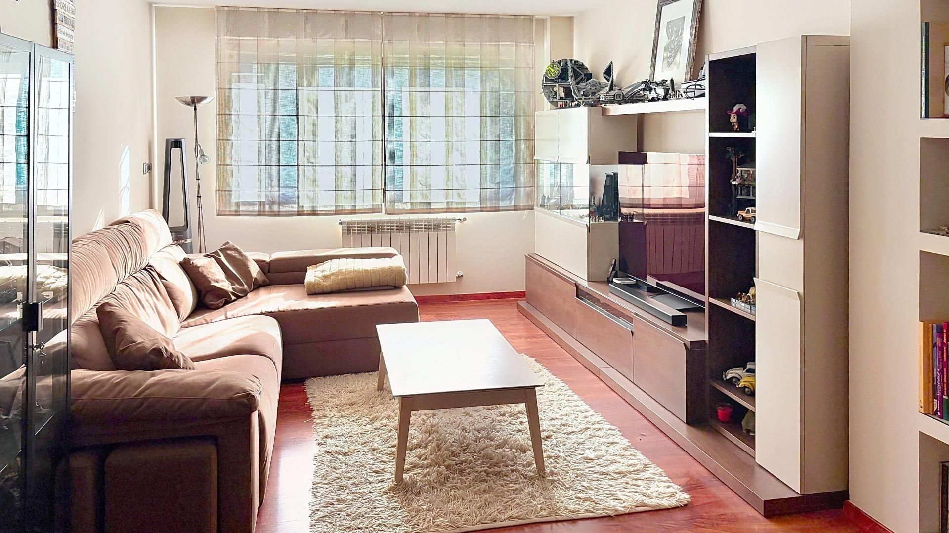 Sala d'estar de Dúplex en venda en Santiago de Compostela  amb Calefacció