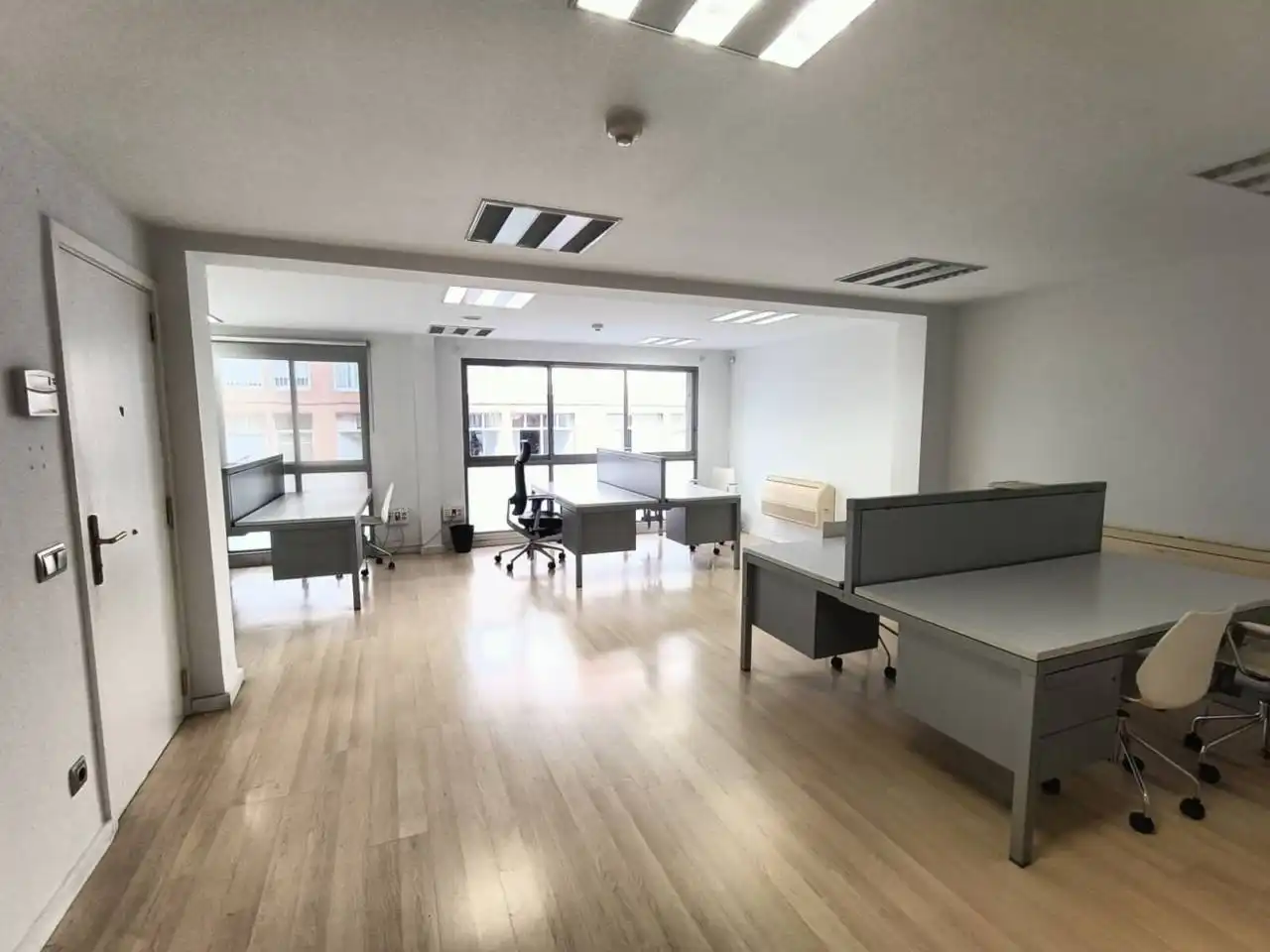 Office for rent in Girona  with Air Conditioner and Heating