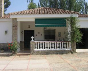 Vista exterior de Casa o xalet en venda en Jerez de la Frontera amb Aire condicionat, Jardí privat i Piscina