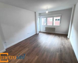 Living room of Flat for sale in Salamanca Capital  with Heating, Parquet flooring and Balcony