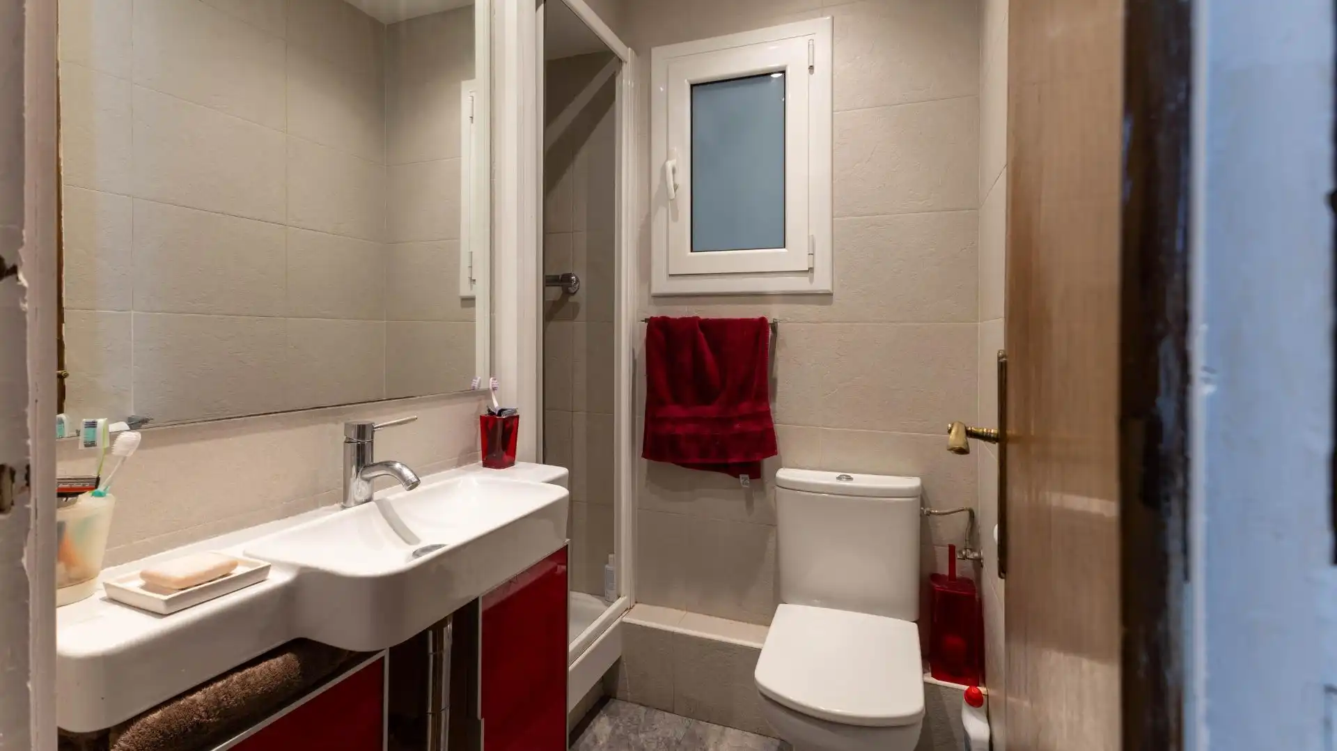 Bany de Pis en venda en Barcelona amb Calefacció, Parquet i Terrassa