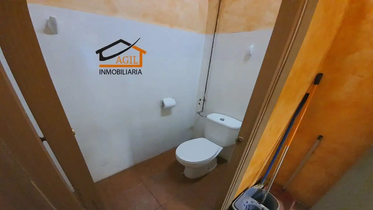 Baño de Local de alquiler en Leganés