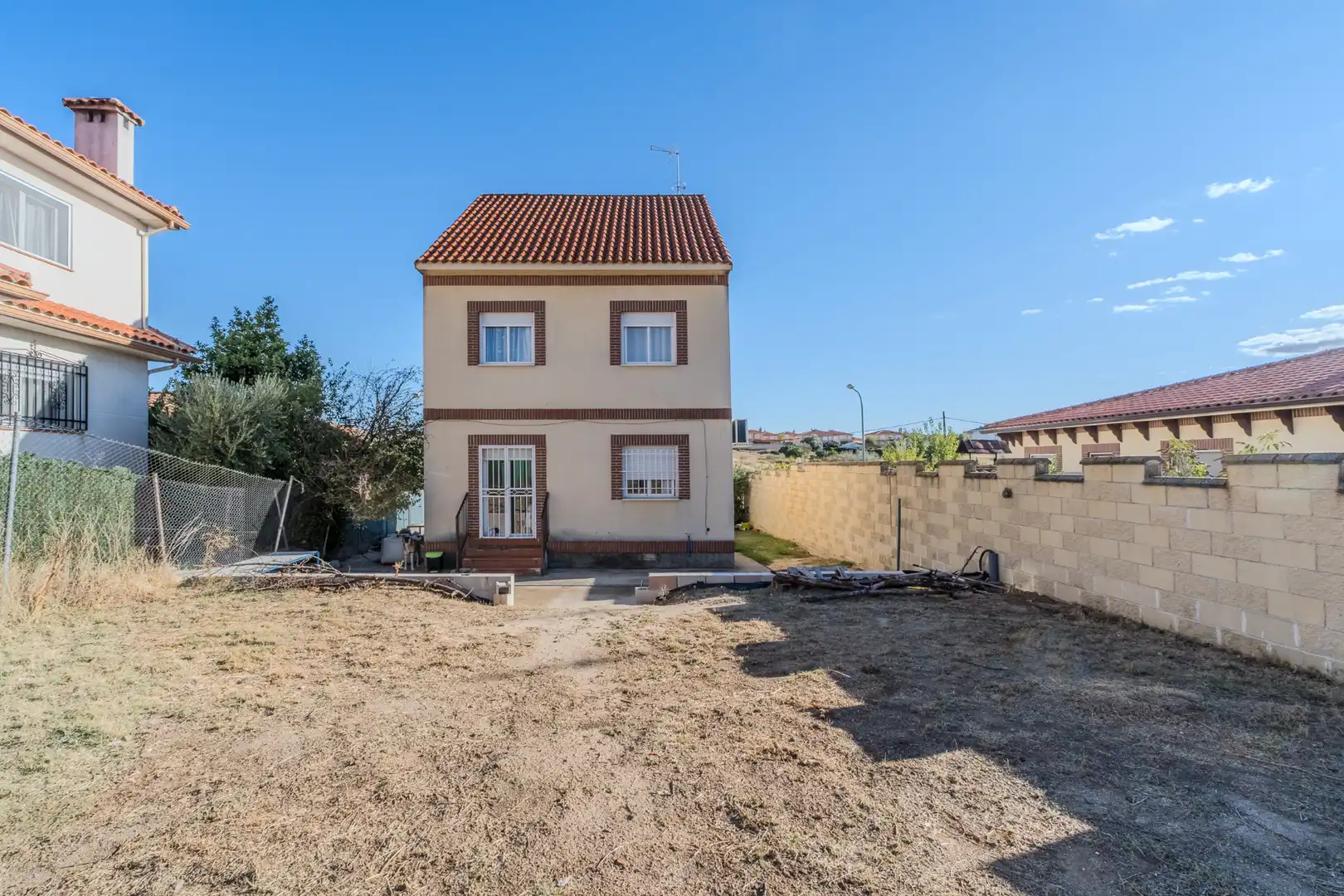 Detached house with garden for sale in Avenida Juan Pablo II, imagen 4
