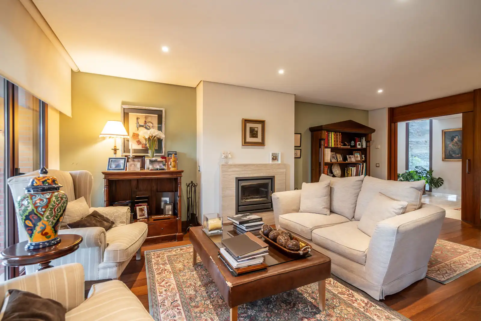 Sala d'estar de Casa o xalet en venda en Las Rozas de Madrid amb Aire condicionat, Calefacció i Jardí privat