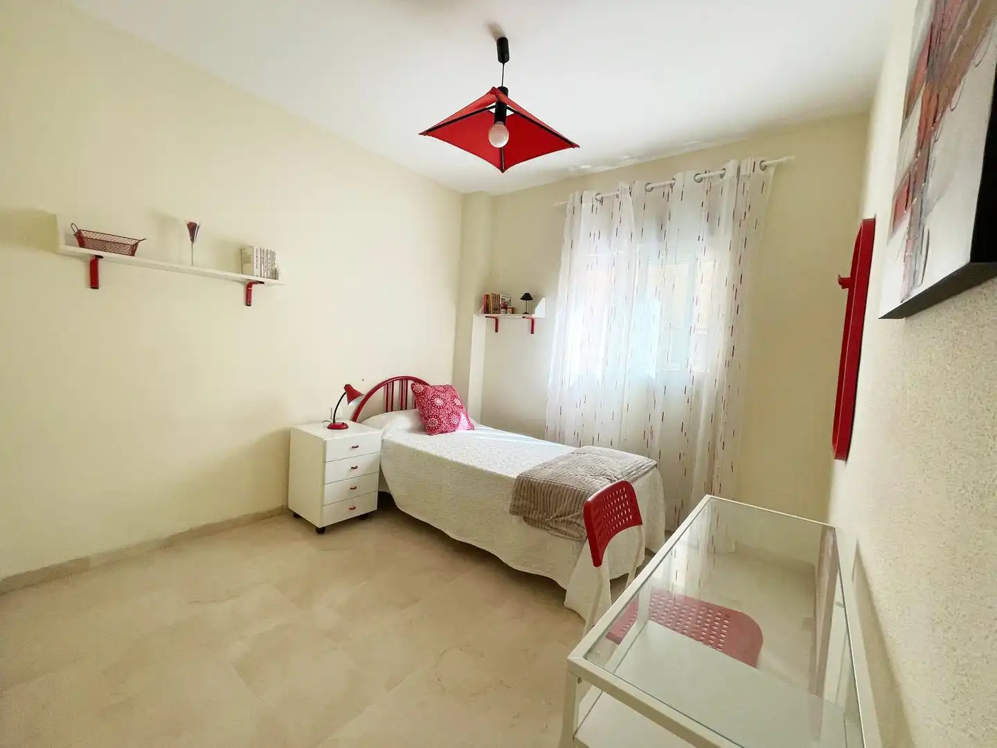 Habitación de Piso en venta en Nerja con Amueblado y Balcón