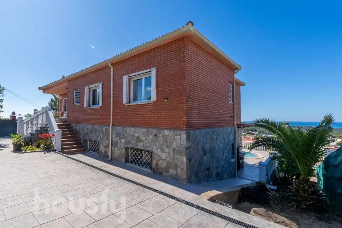 Vista exterior de Casa o chalet en venta en Cunit con Calefacción, Jardín privado y Terraza