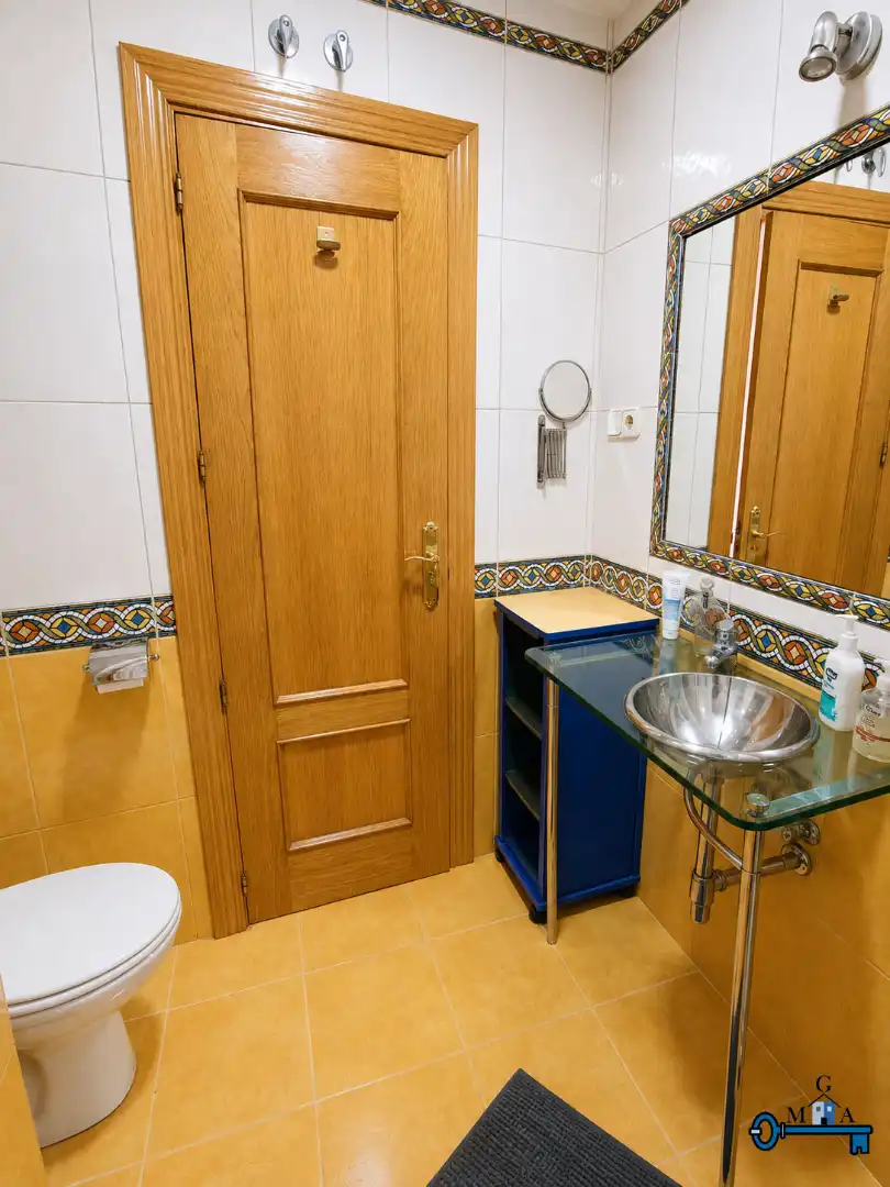 Badezimmer von Wohnung zum Verkauf in Fuenlabrada mit Klimaanlage, Heizung und Parkett