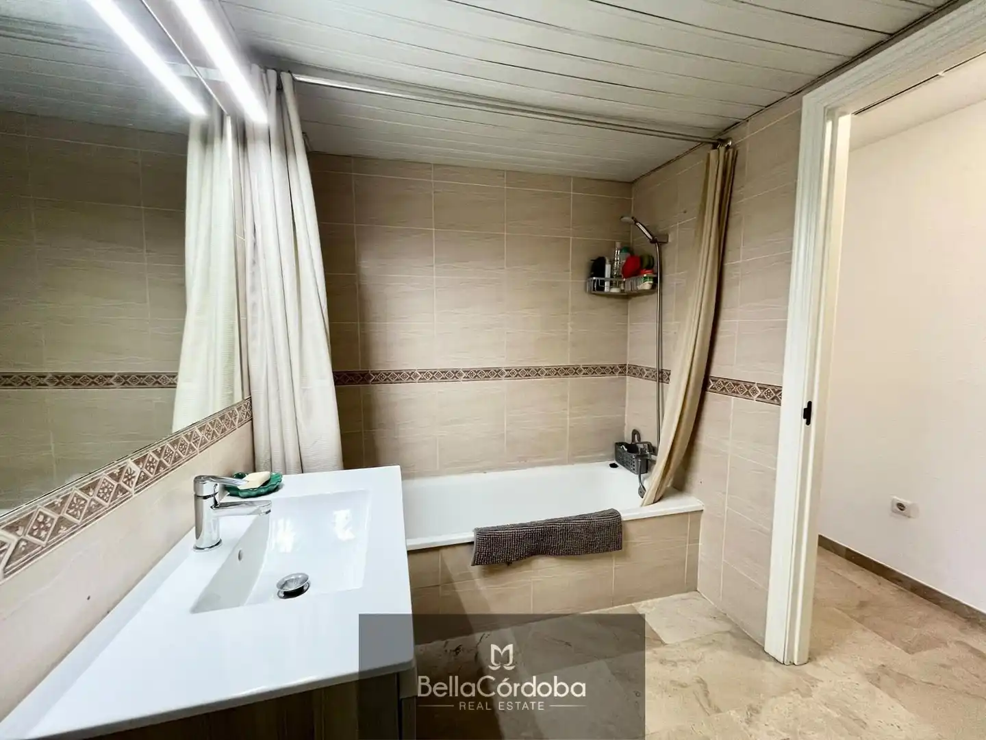 Baño de Piso en venta en Córdoba con Aire acondicionado, Terraza y Trastero