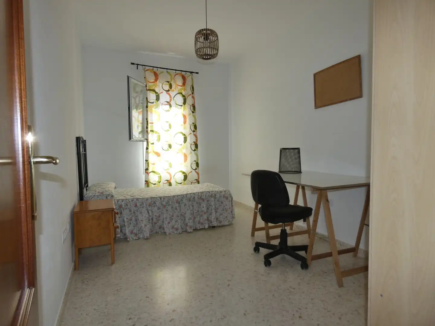 Habitación de Piso de alquiler en Huelva con Amueblado