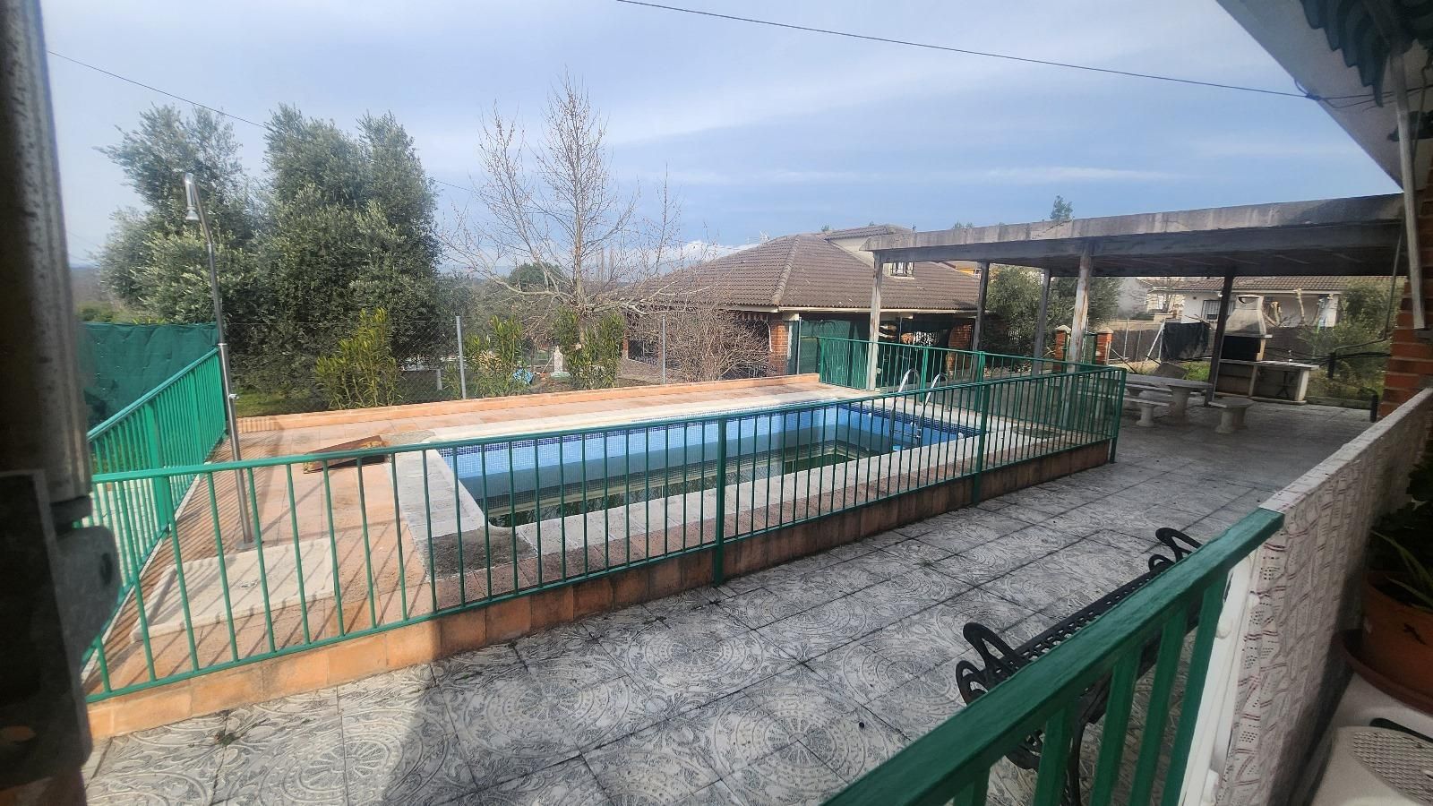 Swimming pool of Residential for sale in Hormigos
