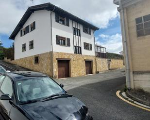 Vista exterior de Casa o xalet en venda en Cizur amb Terrassa, Piscina i Balcó