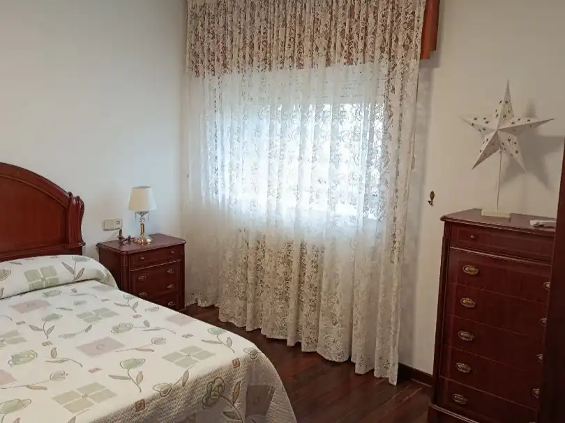Dormitori de Casa o xalet per a compartir en Parroquias de Santiago