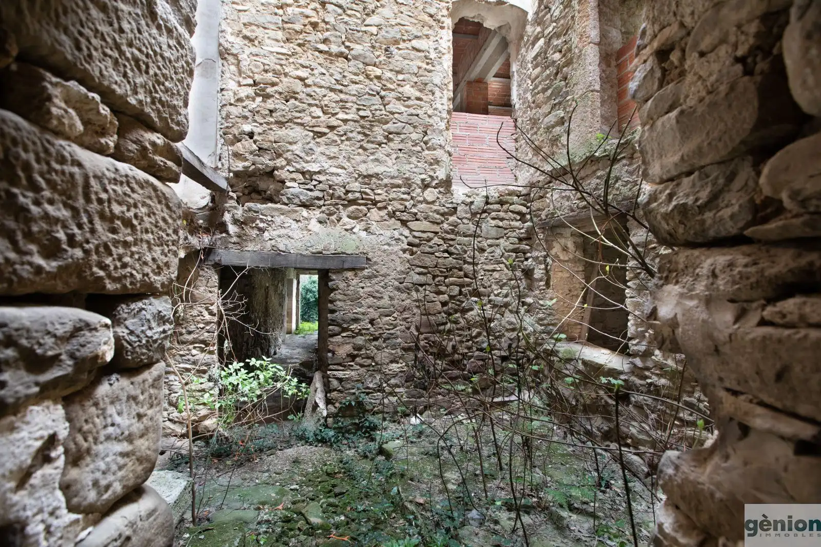 Country house zum Verkauf in Camós mit Privatgarten und Abstellraum