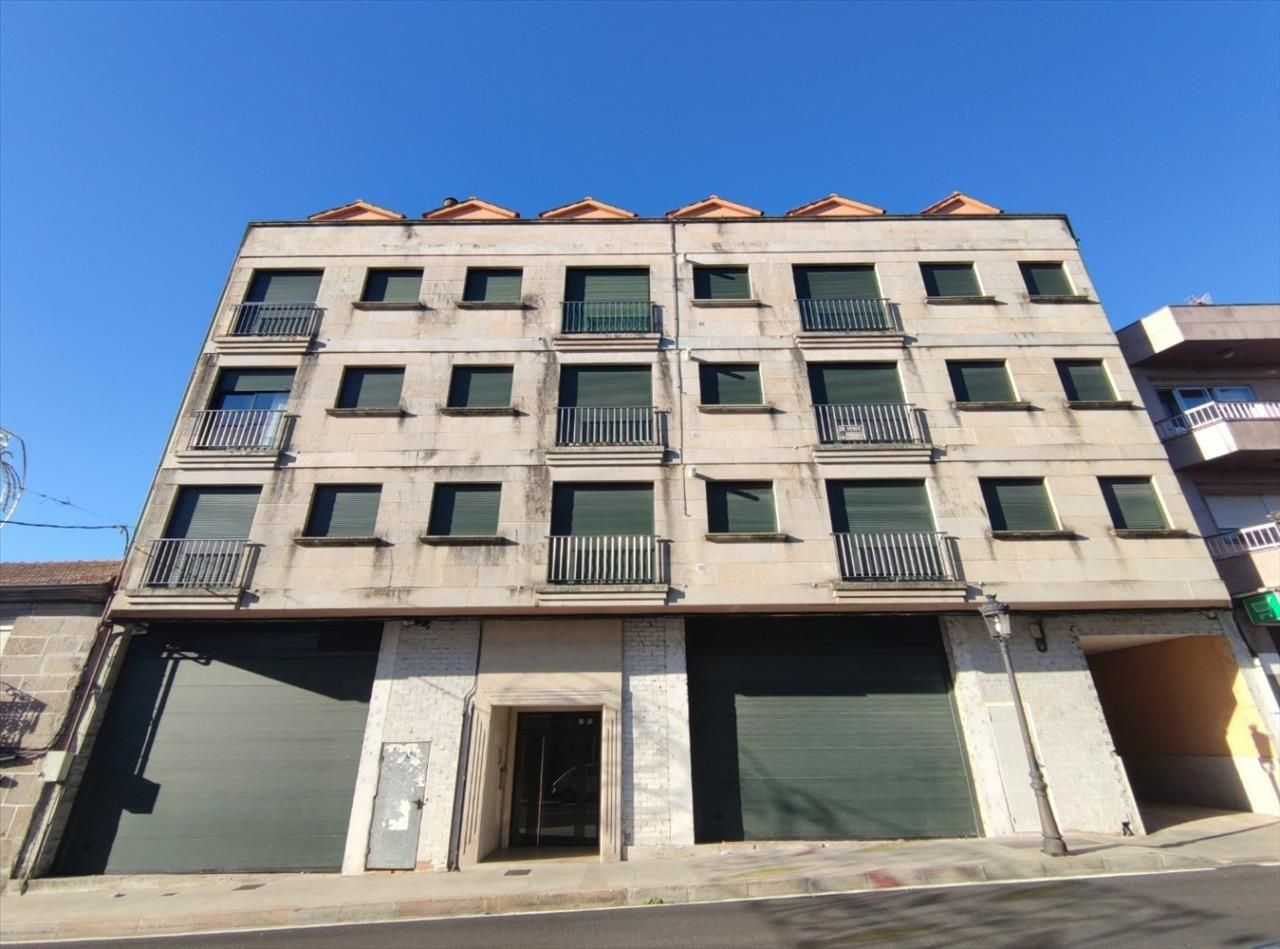 Vista exterior de Pis en venda en A Cañiza   amb Calefacció i Terrassa