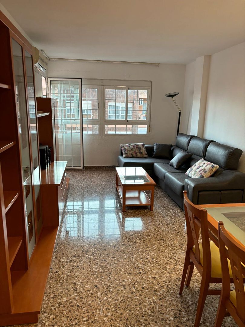 Sala d'estar de Pis de lloguer en  Valencia Capital amb Aire condicionat, Calefacció i Moblat