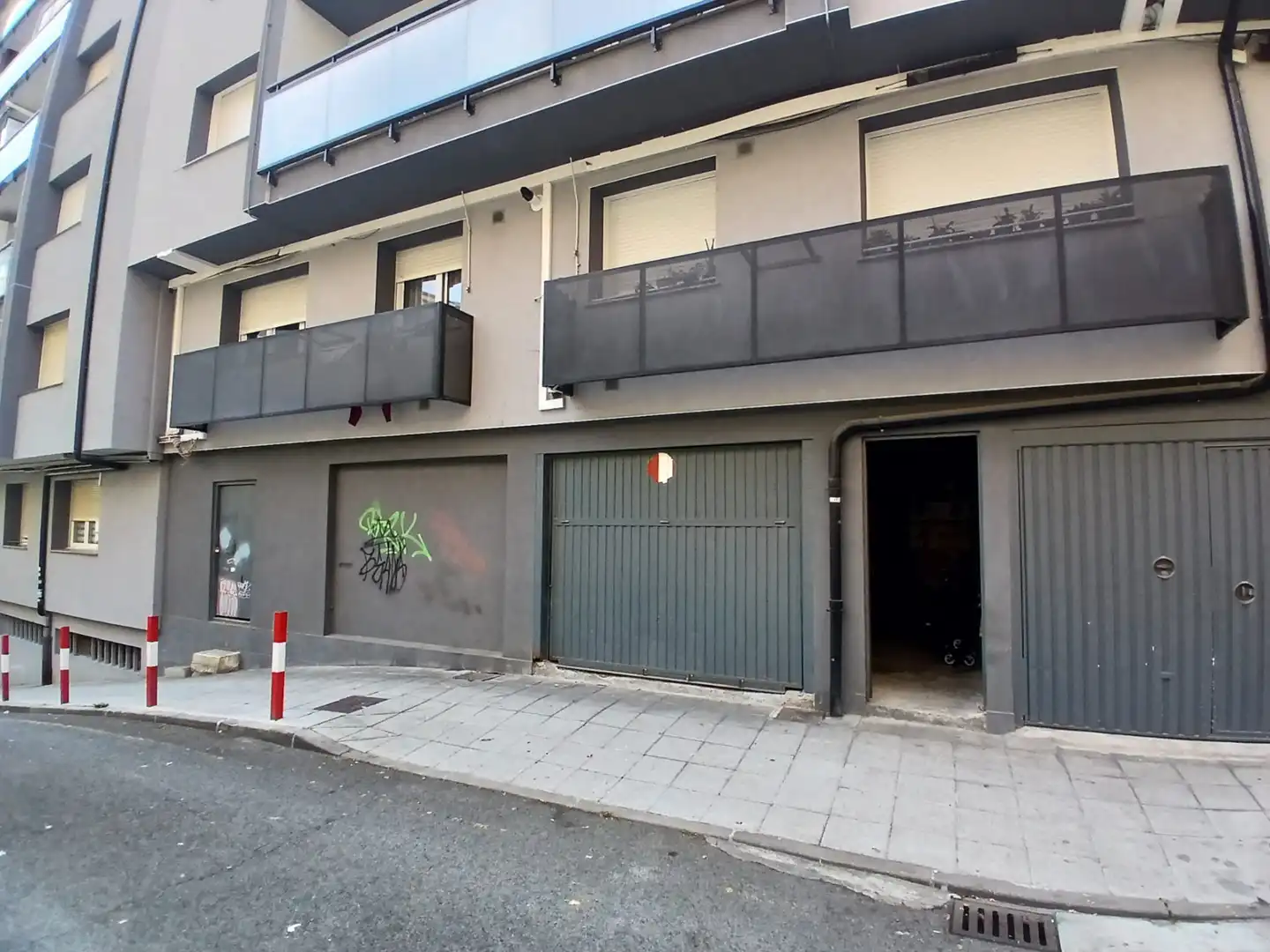 Vista exterior de Pis en venda en Ermua amb Calefacció, Parquet i Forn