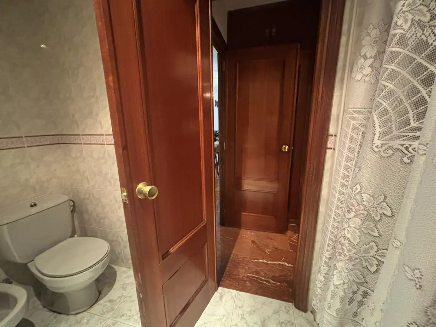 Bathroom of Flat for sale in Sevilla  with Air Conditioner, Heating and Terrace