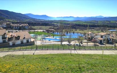 Schwimmbecken von Maisonette zum verkauf in Jaca mit Heizung, Terrasse und Balkon