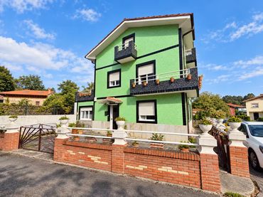 Casa con balcone in vendita a Nueva de Llanes