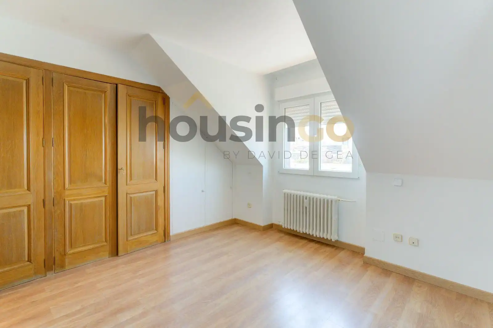 Schlafzimmer von Dachboden zur Miete in Madrid mit Klimaanlage und Terrasse