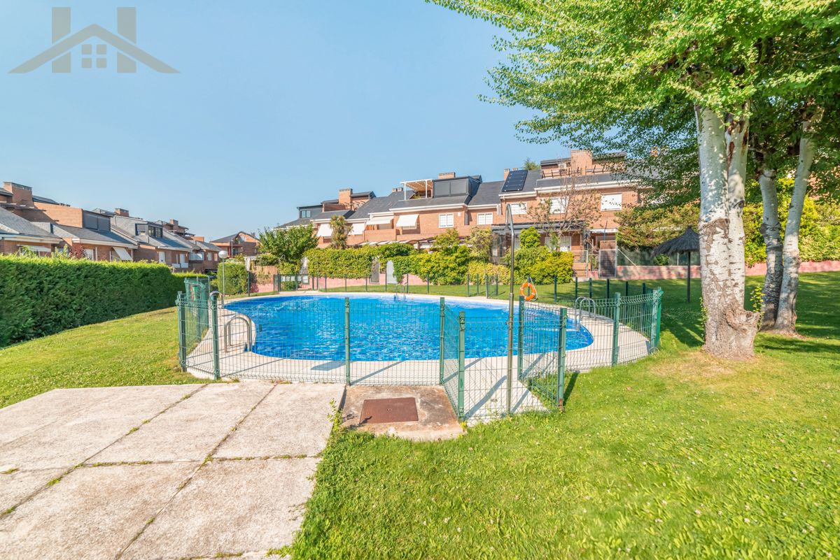 Garden of Single-family semi-detached for sale in Majadahonda  with Air Conditioner, Heating and Terrace