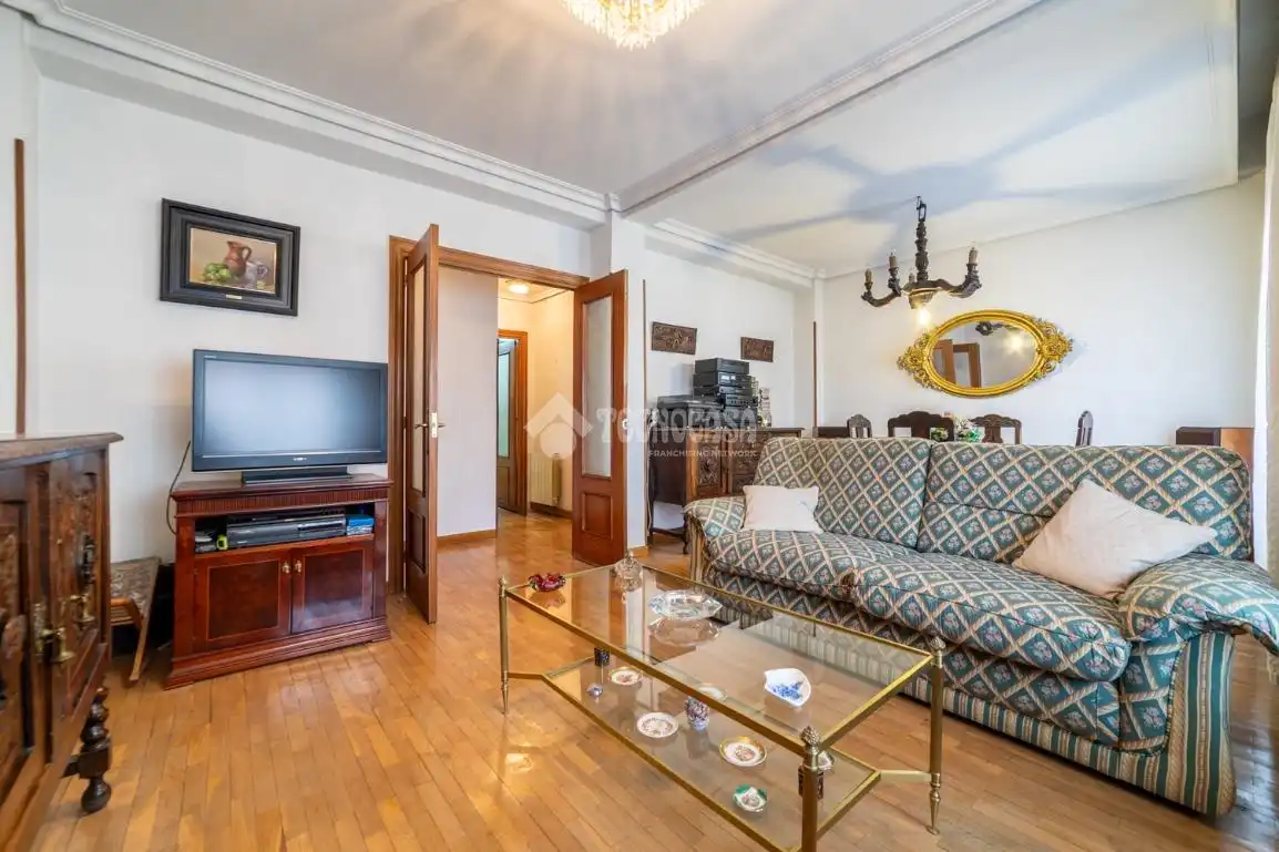 Wohnzimmer von Wohnung zum Verkauf in Madrid mit Parkett