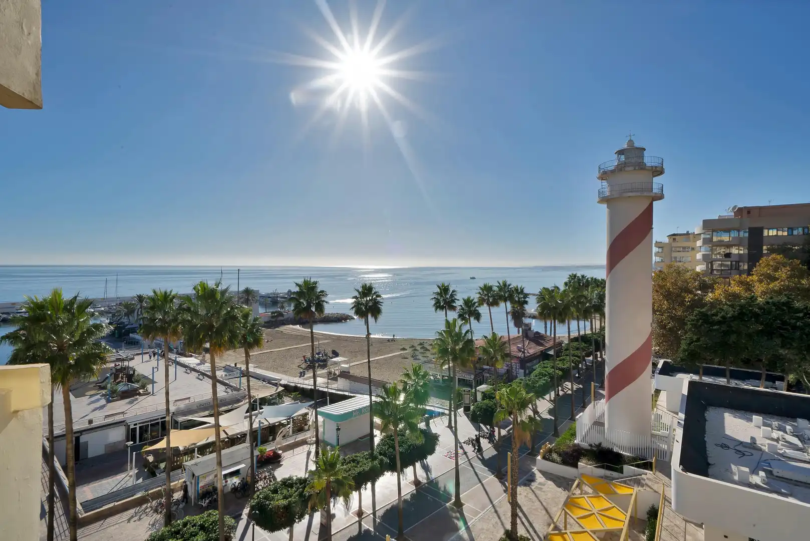 Vista exterior de Apartamento en venta en Marbella con Calefacción, Terraza y Piscina comunitaria