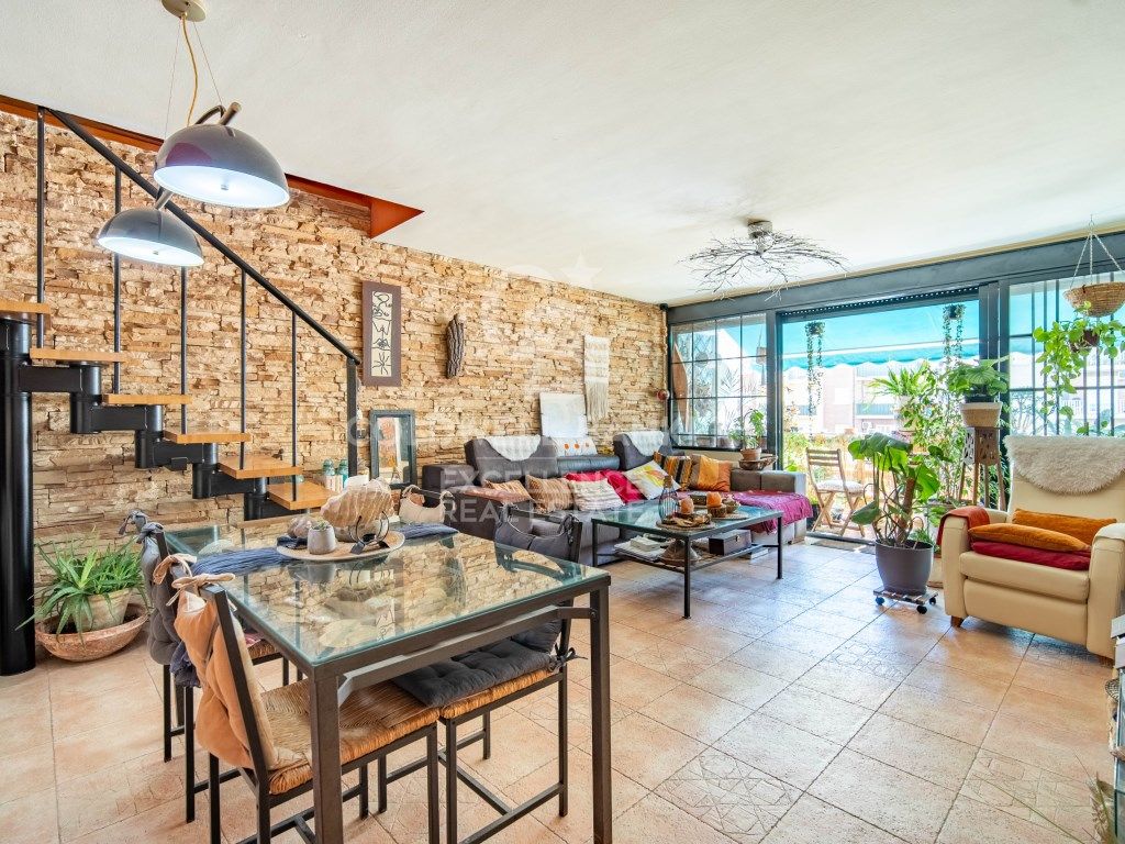 Living room of Duplex for sale in  Valencia Capital  with Air Conditioner, Heating and Balcony