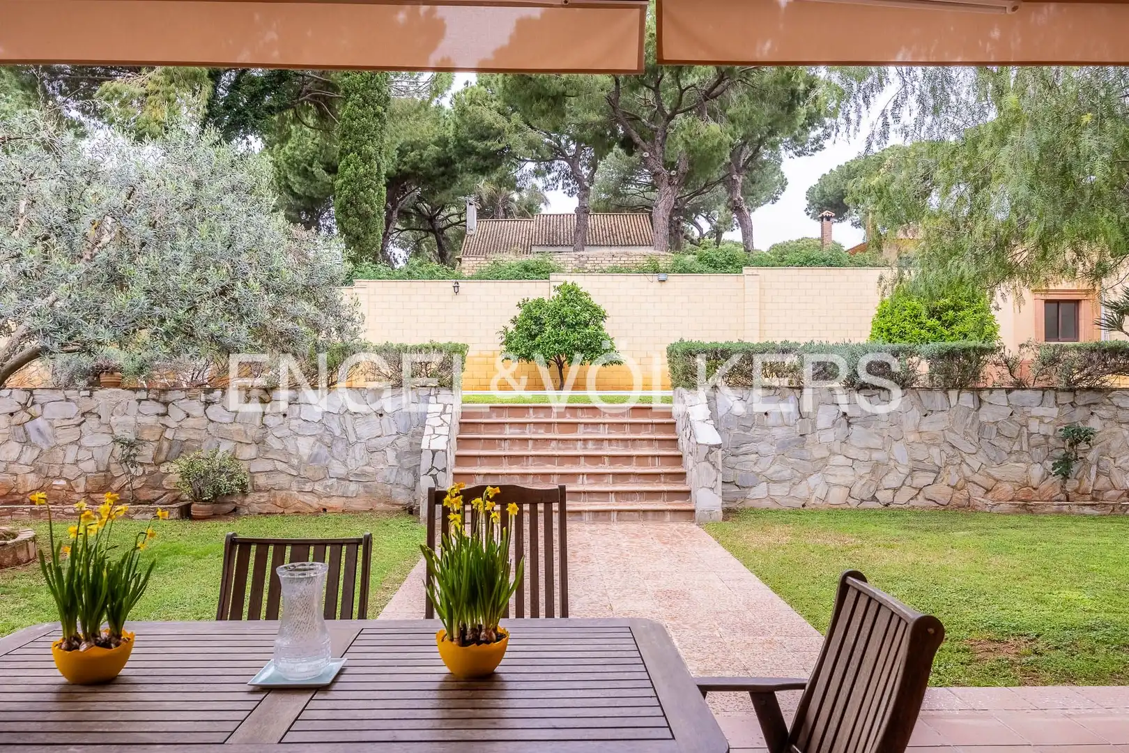 Terrassa de Casa o xalet en venda en Alcalá de Guadaira amb Aire condicionat, Calefacció i Jardí privat