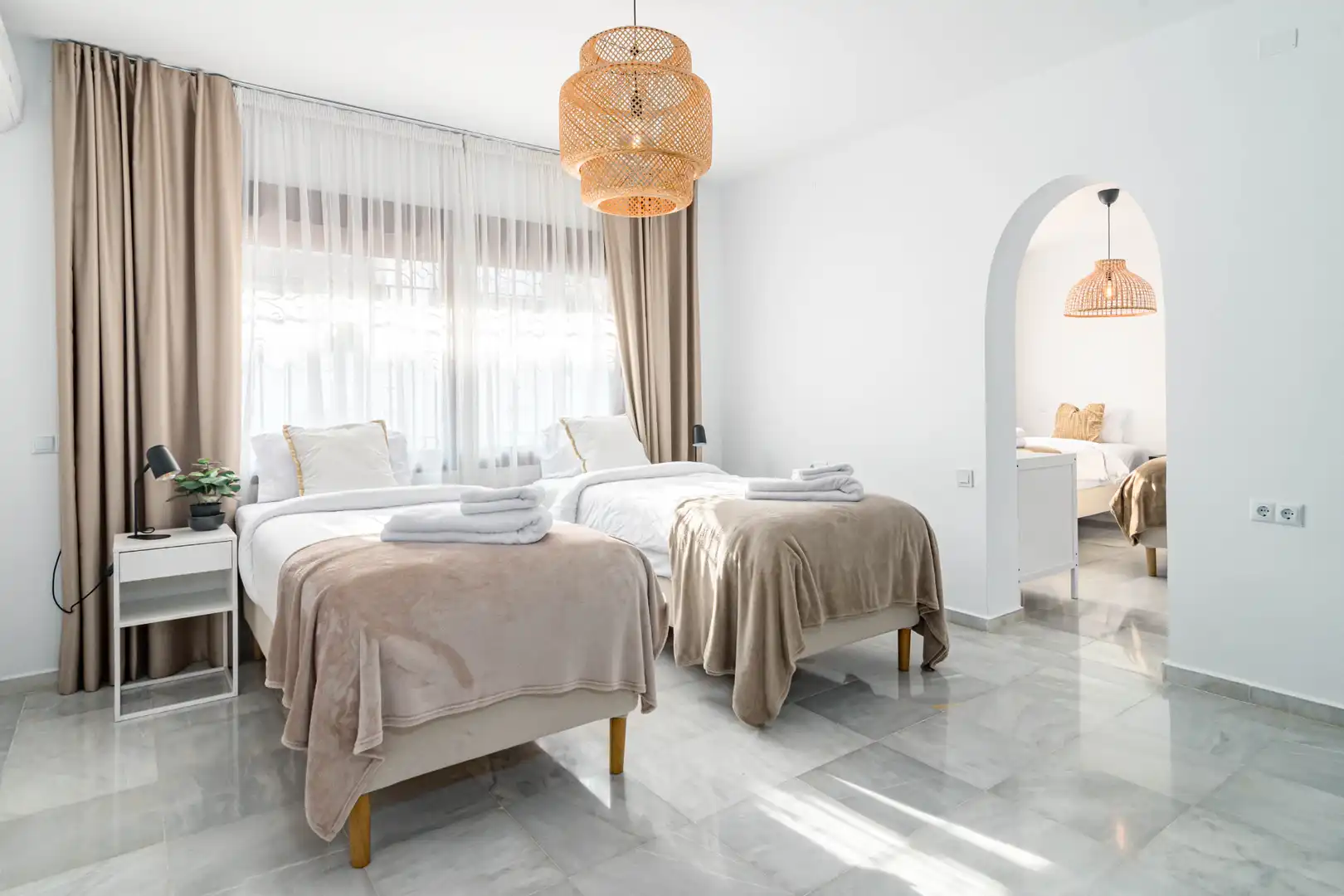 Dormitori de Casa o xalet de lloguer en Marbella amb Aire condicionat, Jardí privat i Parquet