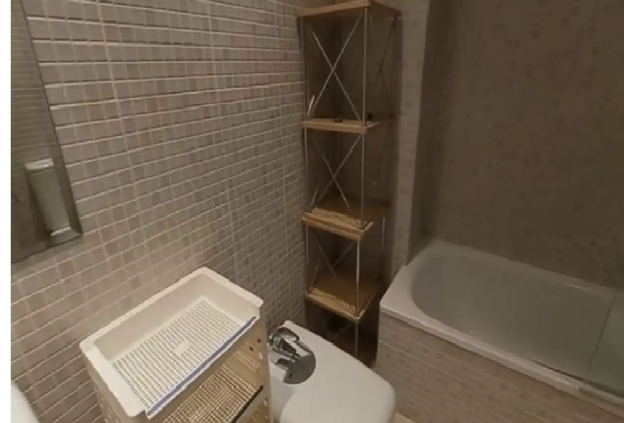 Bathroom of Flat for sale in Girona