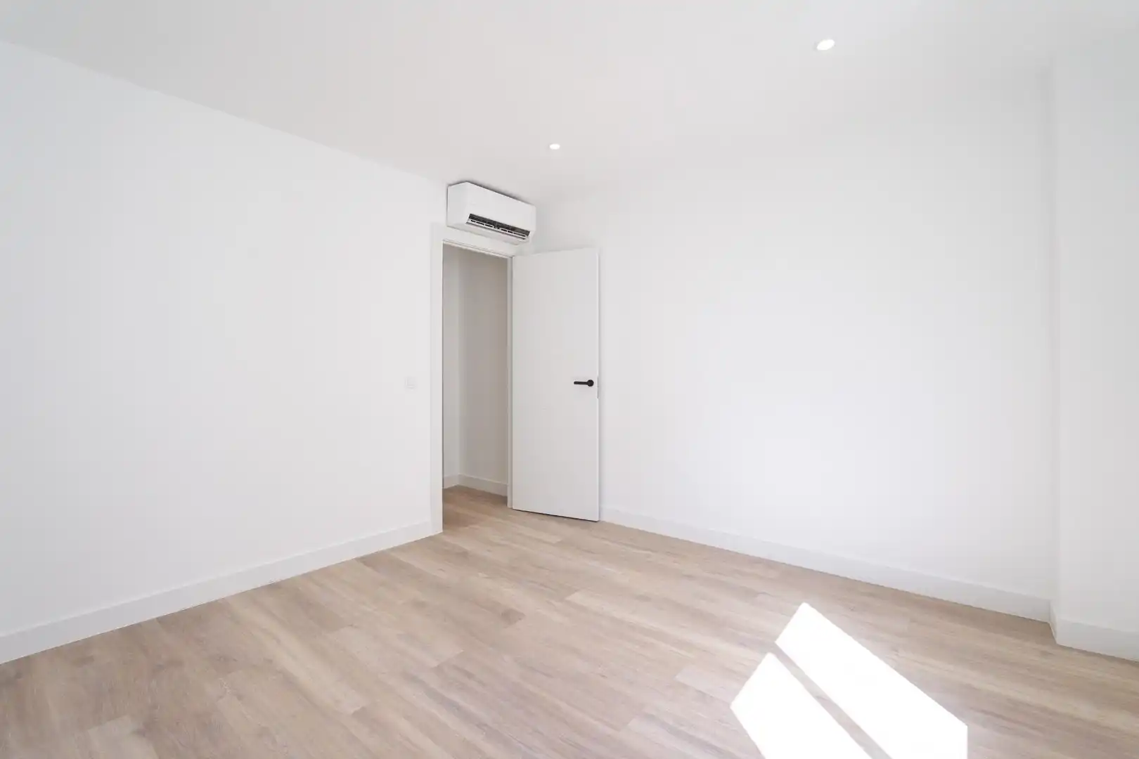 Bedroom of Flat for sale in Zaragoza