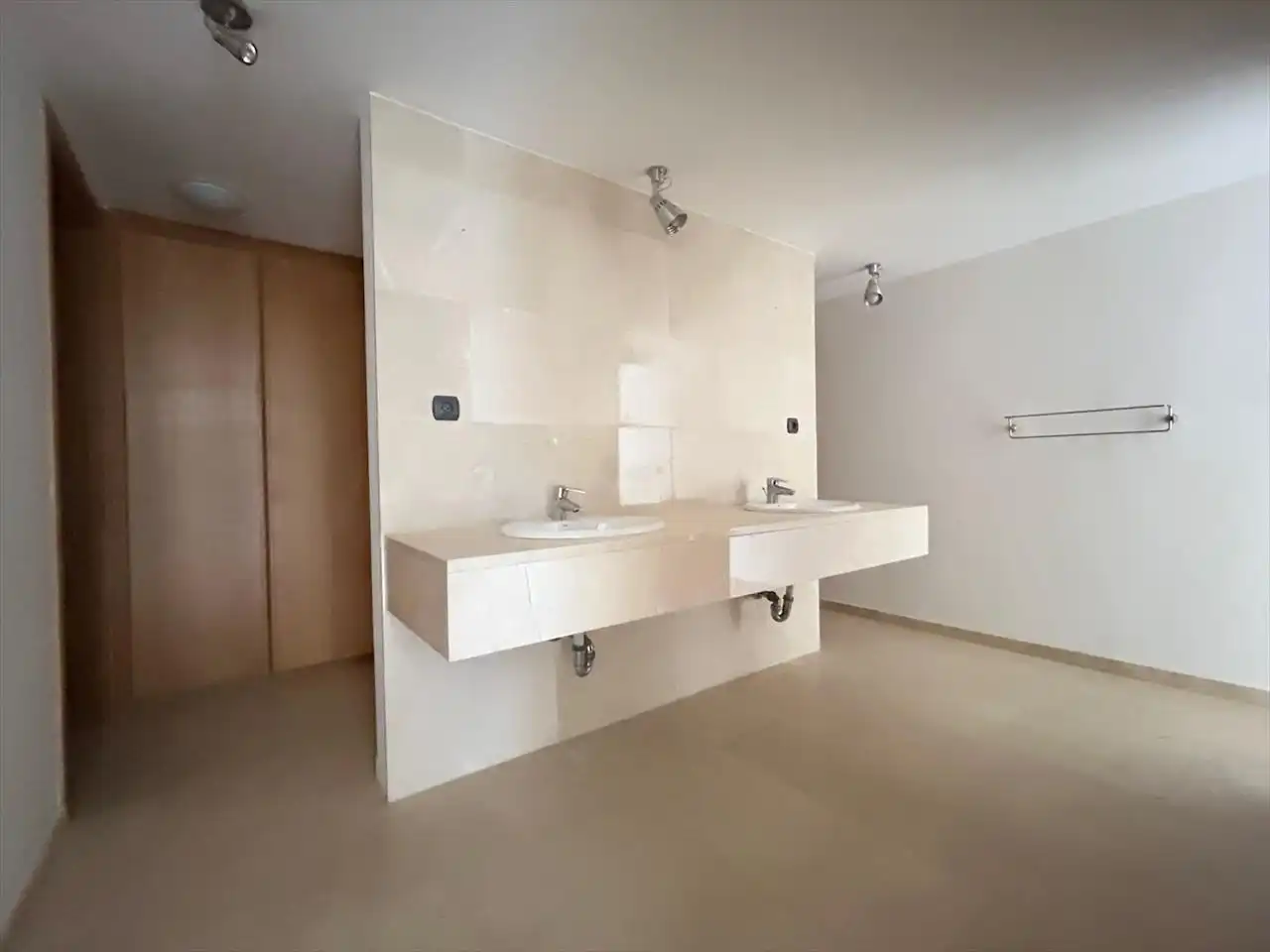 Bany de Casa o xalet en venda en San Bartolomé de Tirajana amb Aire condicionat, Jardí privat i Parquet