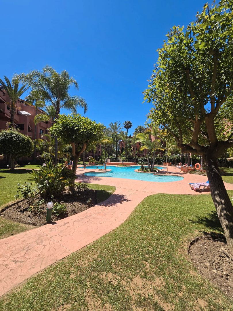 Piscina de Apartament en venda en Marbella amb Aire condicionat, Terrassa i Traster