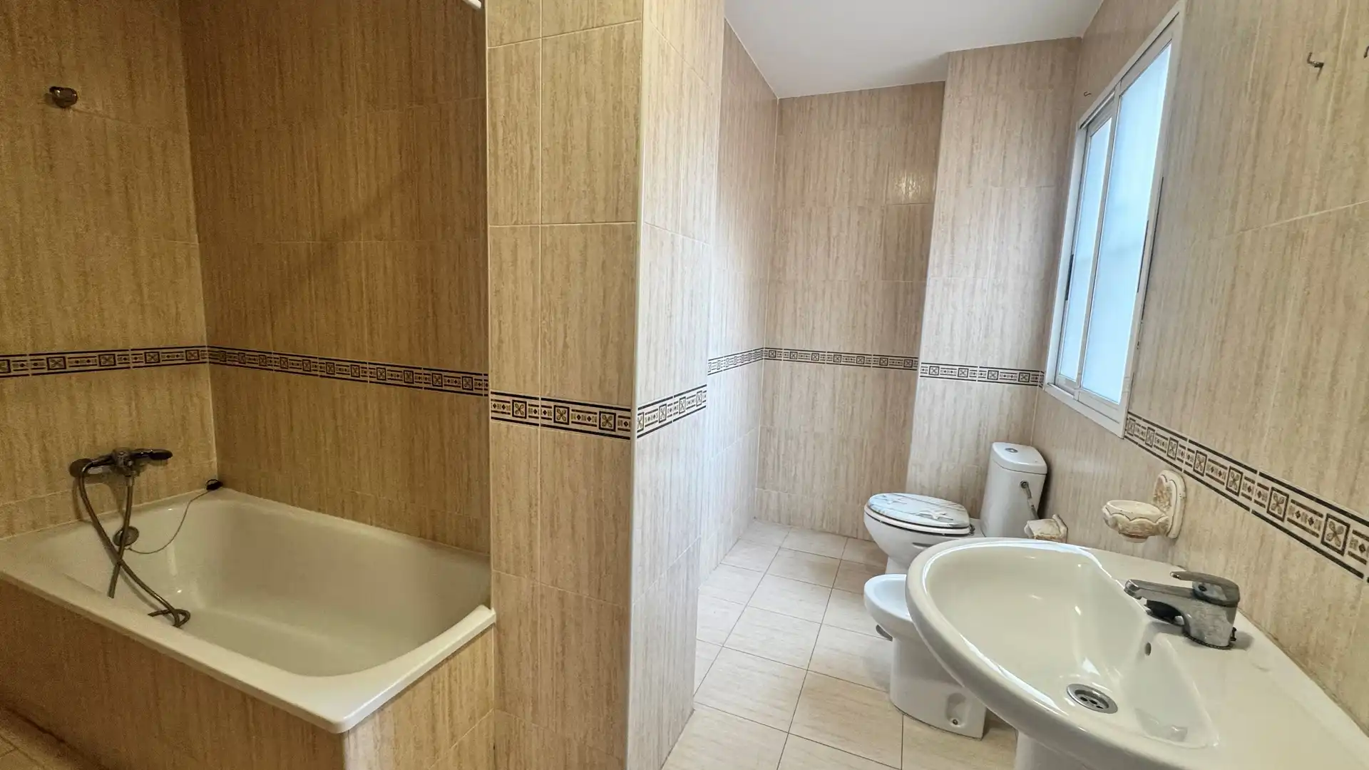 Bany de Pis en venda en Alicante / Alacant amb Terrassa i Piscina