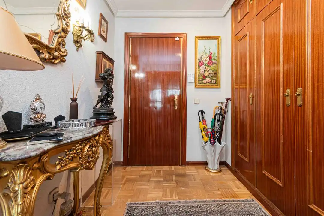 Flat for sale in Madrid  with Air Conditioner, Heating and Storage room