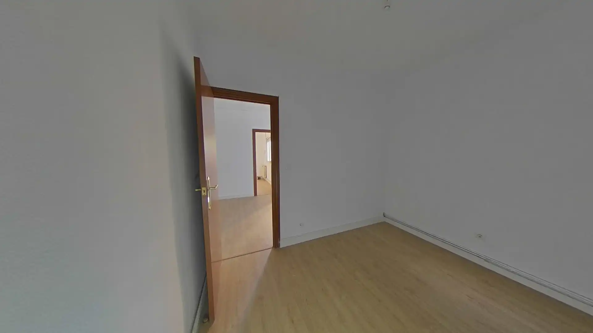 Habitación de Piso en venta en L'Hospitalet de Llobregat con Parquet y Balcón